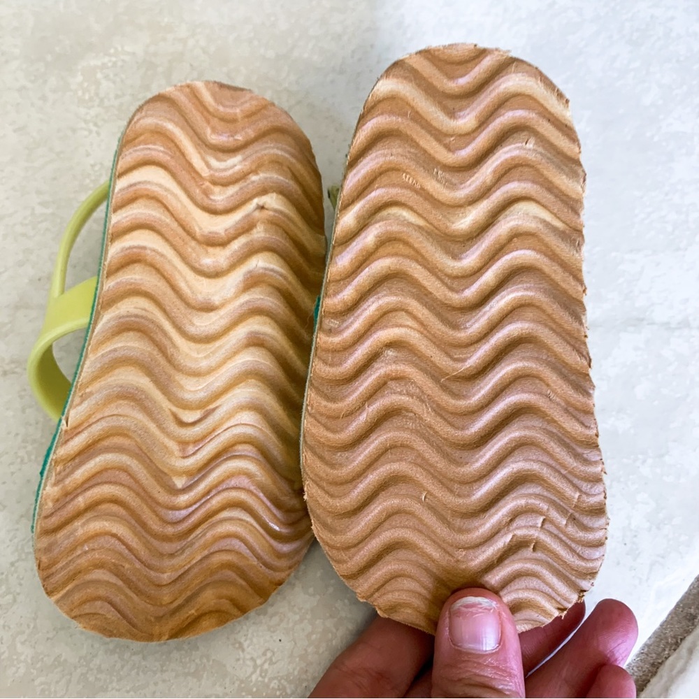 Carters • Flip Flops - Picture 4 of 4